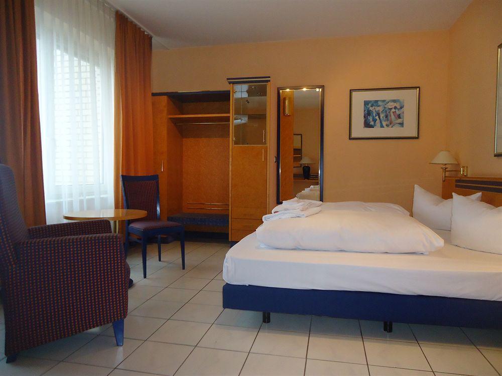 Hotel Rahlstedter Hof Hamburg Exterior photo