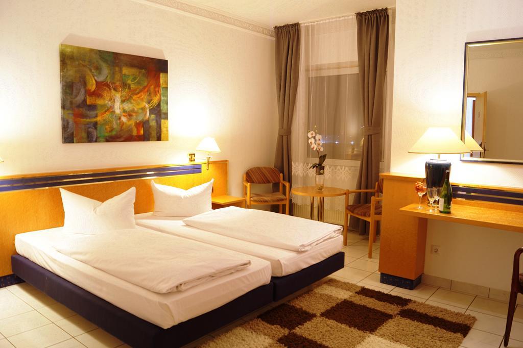 Hotel Rahlstedter Hof Hamburg Exterior photo
