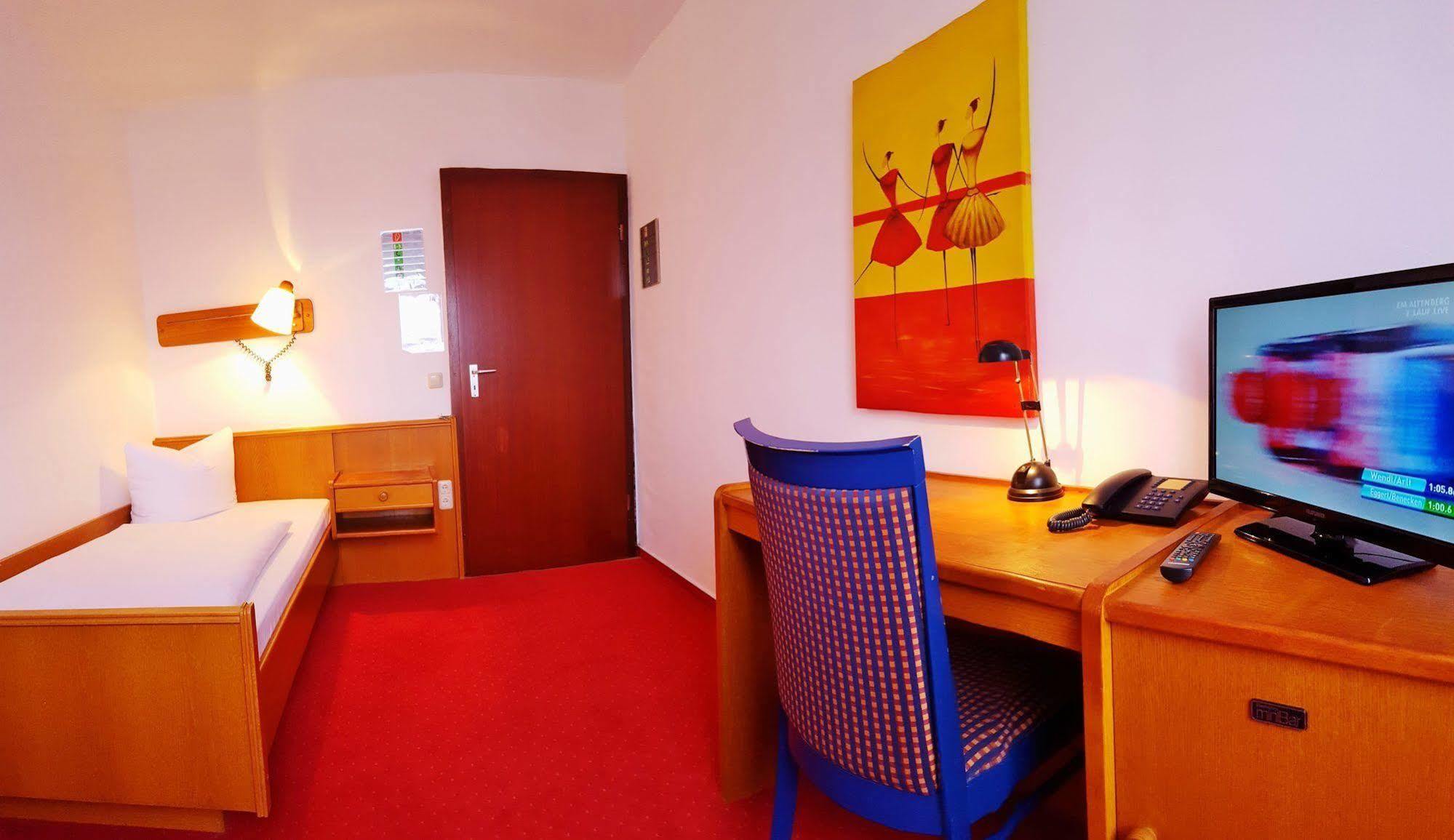 Hotel Rahlstedter Hof Hamburg Exterior photo